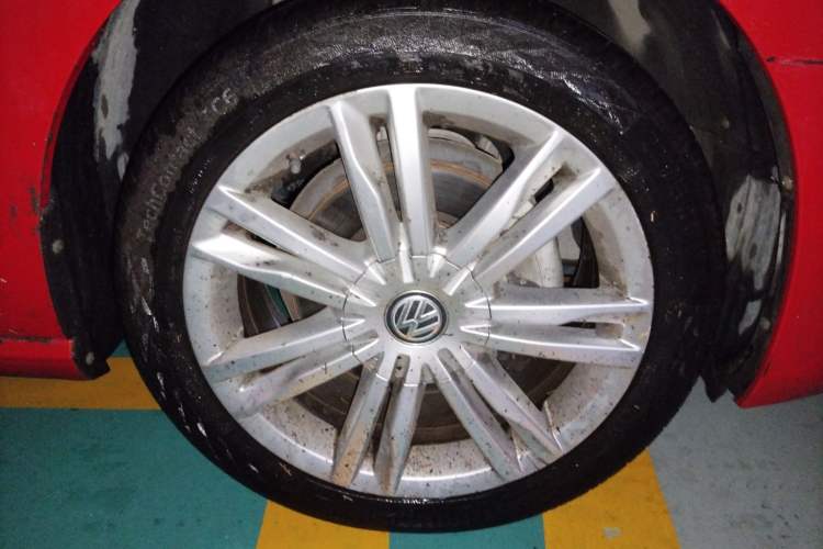 Used Volkswagen Golf Sportsvan 2016 280TSI Automatic Luxury Model Right Front Wheel Hub
