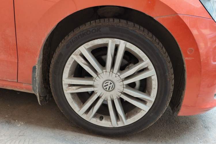 Used Volkswagen Golf Sportsvan 2016 280TSI Automatic Flagship Model Right Front Wheel Hub