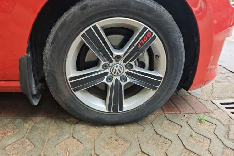 Used Volkswagen Golf Sportsvan 2016 1.6L Automatic Comfort Model Right Front Wheel Hub