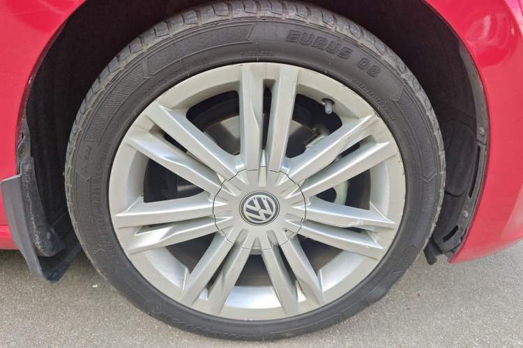 Used Volkswagen Golf Sportsvan 2016 230TSI Automatic Luxury Version Right Front Wheel Hub