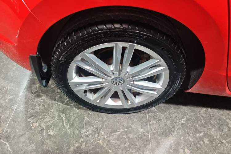 Used Volkswagen Golf Sportsvan 2016 230TSI Automatic Luxury Version Right Rear Wheel Hub