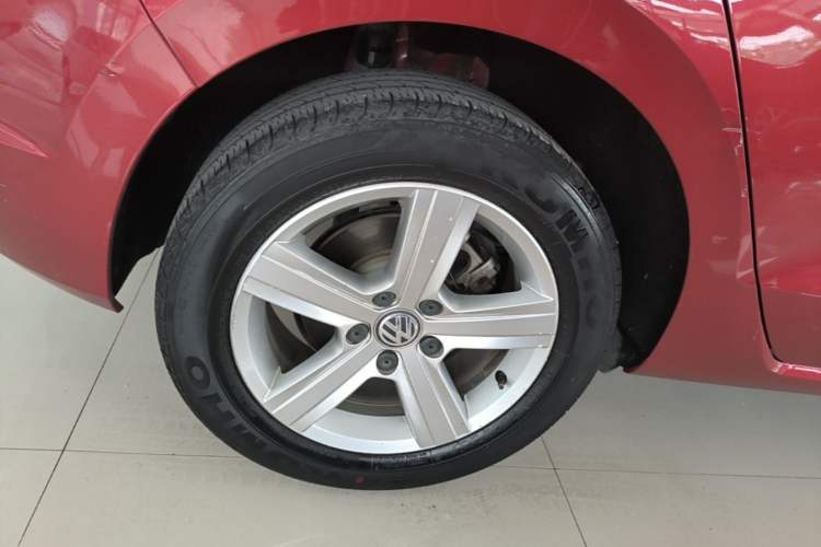 Used Volkswagen Golf Sportsvan 2016 1.6L Automatic Comfort Model Right Rear Wheel Hub