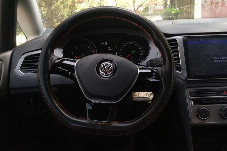 Used Volkswagen Golf Sportsvan 2016 1.6L Automatic Comfort Model Steering Wheel