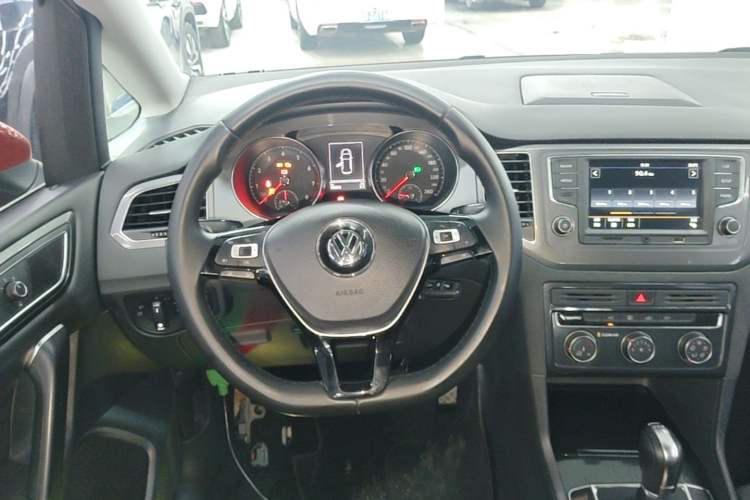 Used Volkswagen Golf Sportsvan 2016 230TSI Automatic Trend Edition Steering Wheel
