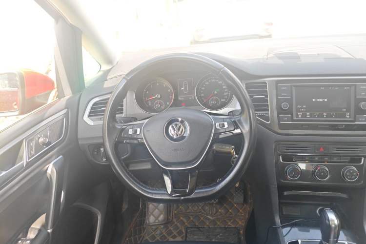 Used Volkswagen Golf Sportsvan 2016 230TSI Automatic Trend Edition Steering Wheel