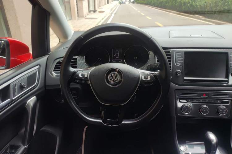 Used Volkswagen Golf Sportsvan 2016 280TSI Automatic Luxury Model Steering Wheel