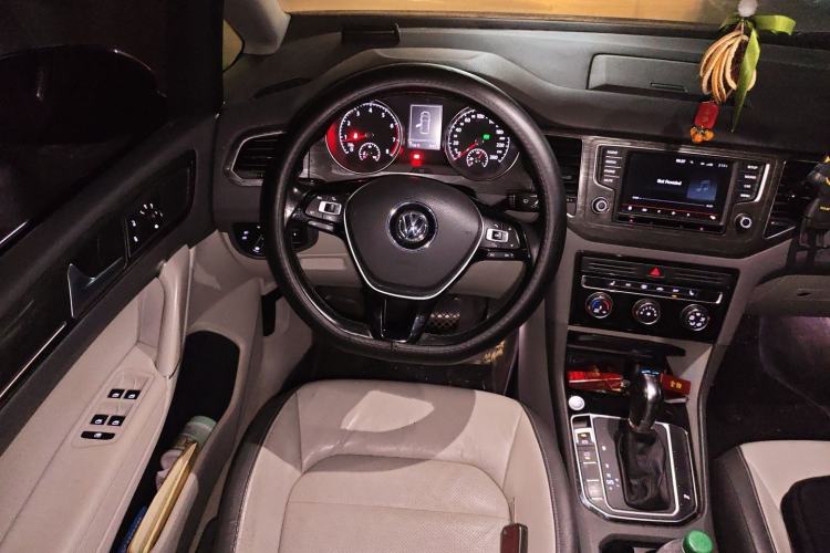 Used Volkswagen Golf Sportsvan 2016 230TSI Automatic Luxury Version Steering Wheel