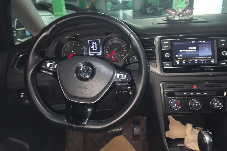 Used Volkswagen Golf Sportsvan 2016 230TSI Automatic Trend Edition Steering Wheel