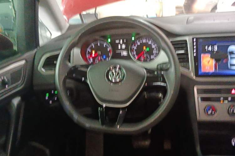 Used Volkswagen Golf Sportsvan 2016 1.6L Automatic Comfort Model Steering Wheel