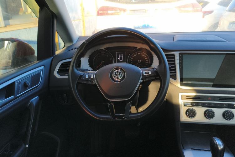 Used Volkswagen Golf Sportsvan 2016 230TSI Automatic Trend Edition Steering Wheel