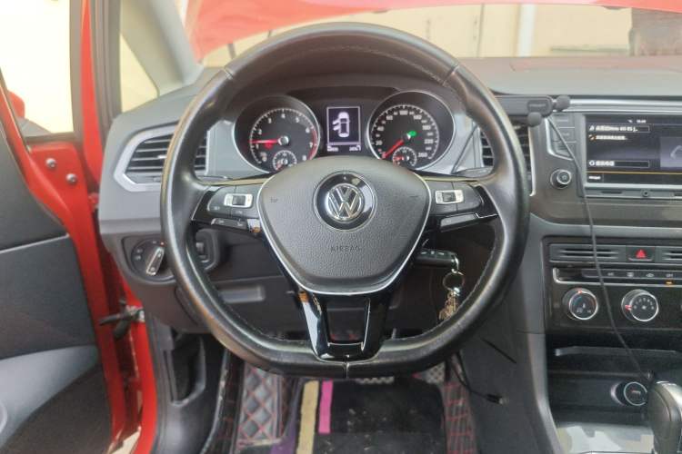Used Volkswagen Golf Sportsvan 2016 230TSI Automatic Trend Edition Steering Wheel