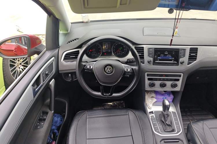 Used Volkswagen Golf Sportsvan 2016 230TSI Automatic Trend Edition Steering Wheel