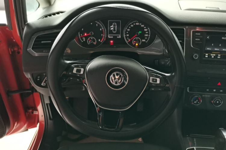 Used Volkswagen Golf Sportsvan 2016 230TSI Automatic Trend Edition Steering Wheel