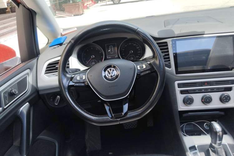 Used Volkswagen Golf Sportsvan 2016 230TSI Automatic Trend Edition Steering Wheel