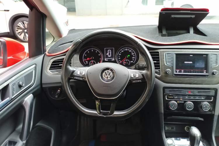 Used Volkswagen Golf Sportsvan 2016 230TSI Automatic Luxury Version Steering Wheel