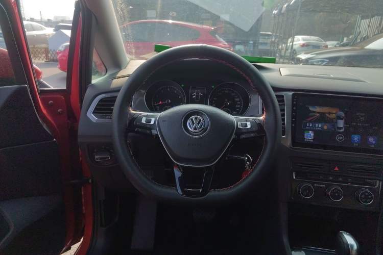 Used Volkswagen Golf Sportsvan 2016 230TSI Automatic Trend Edition Steering Wheel