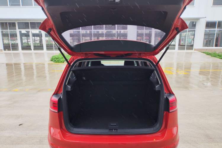 Used Volkswagen Golf Sportsvan 2016 230TSI Automatic Trend Edition Trunk