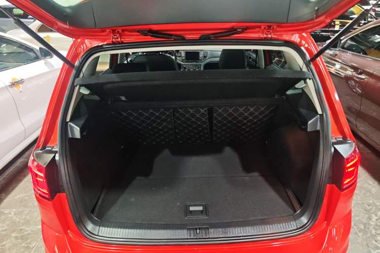 Used Volkswagen Golf Sportsvan 2016 230TSI Automatic Luxury Version Trunk