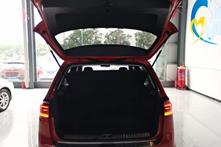 Used Volkswagen Golf Sportsvan 2016 230TSI Automatic Trend Edition Trunk