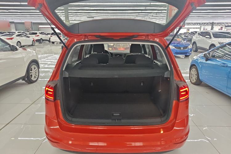 Used Volkswagen Golf Sportsvan 2016 1.6L Automatic Comfort Model Trunk