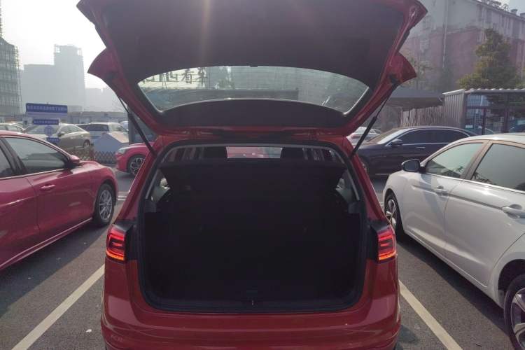 Used Volkswagen Golf Sportsvan 2016 230TSI Automatic Trend Edition Trunk