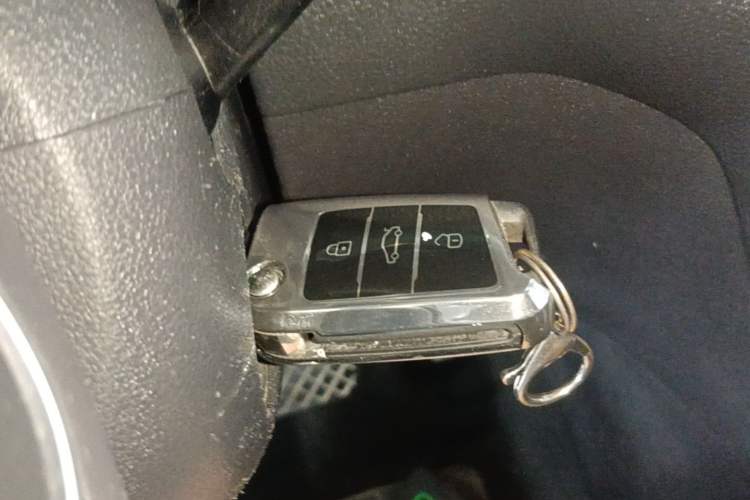 Used Volkswagen Golf Sportsvan 2016 1.6L Automatic Comfort Model Vehicle Key