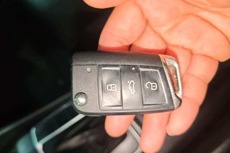 Used Volkswagen Golf Sportsvan 2016 230TSI Automatic Luxury Version Vehicle Key