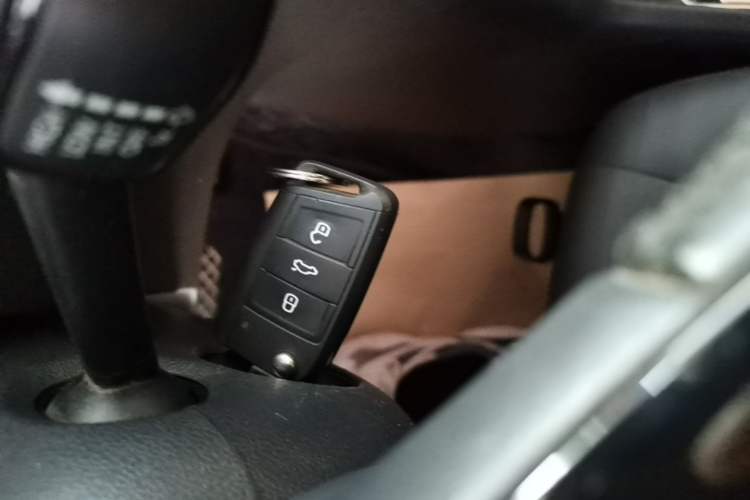 Used Volkswagen Golf Sportsvan 2016 230TSI Automatic Trend Edition Vehicle Key