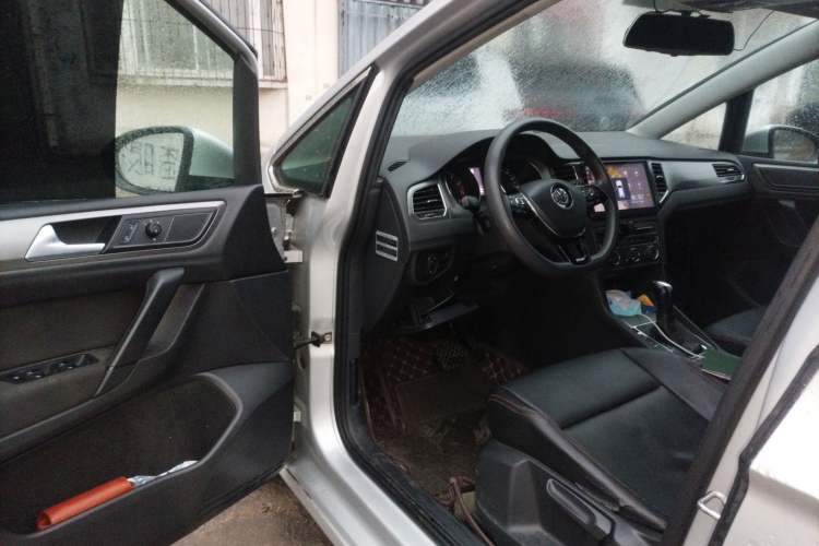 Used Volkswagen Golf Sportsvan 2016 1.6L Automatic Comfort Model Driver Seat