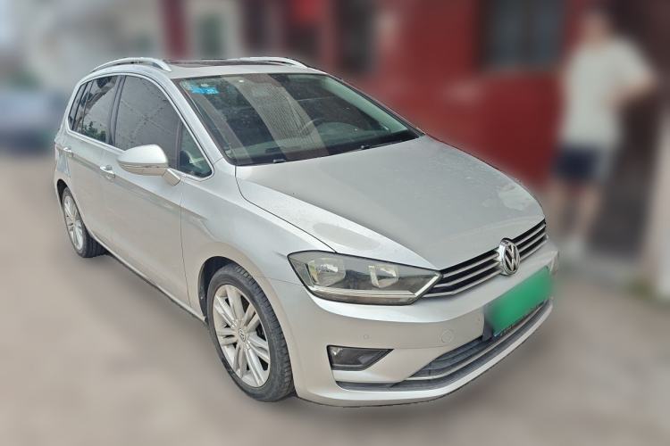 Used Volkswagen Golf Sportsvan 2016 230TSI Automatic Luxury Version Front Right 45 Deg