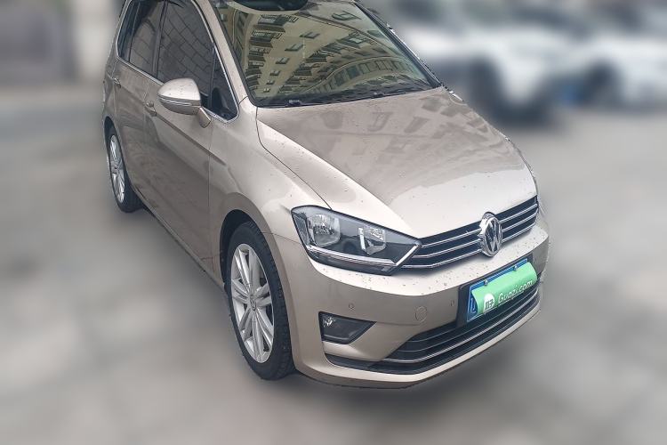 Used Volkswagen Golf Sportsvan 2016 280TSI Automatic Luxury Model Front Right 45 Deg