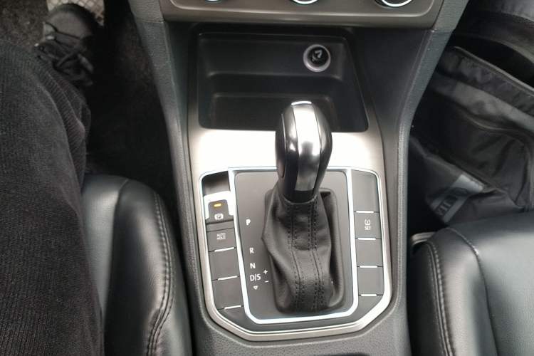 Used Volkswagen Golf Sportsvan 2016 1.6L Automatic Comfort Model Gear Lever