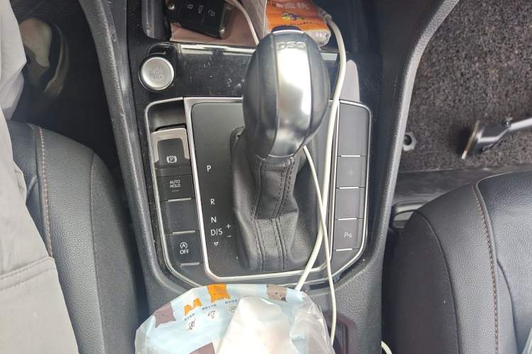 Used Volkswagen Golf Sportsvan 2016 230TSI Automatic Luxury Version Gear Lever