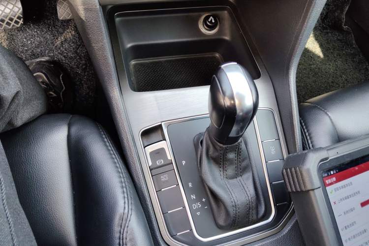Used Volkswagen Golf Sportsvan 2016 1.6L Automatic Comfort Model Gear Lever
