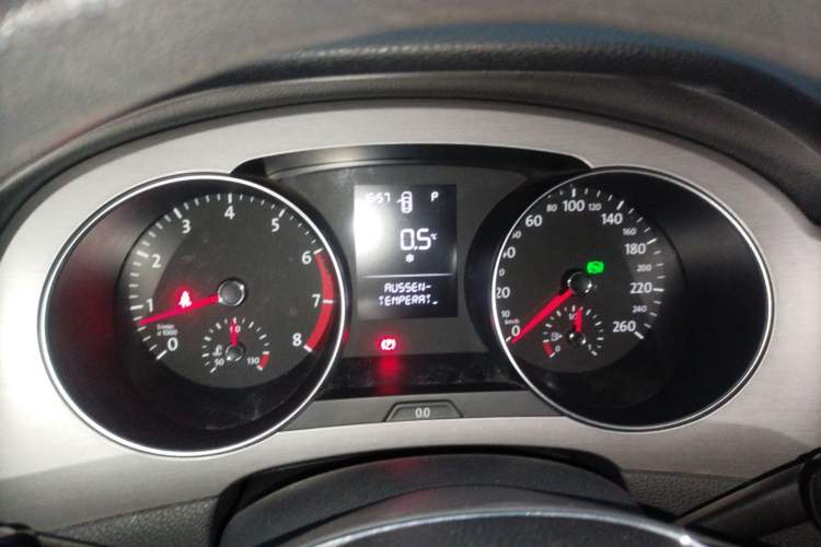 Used Volkswagen Golf Sportsvan 2016 1.6L Automatic Comfort Model Instrument Cluster