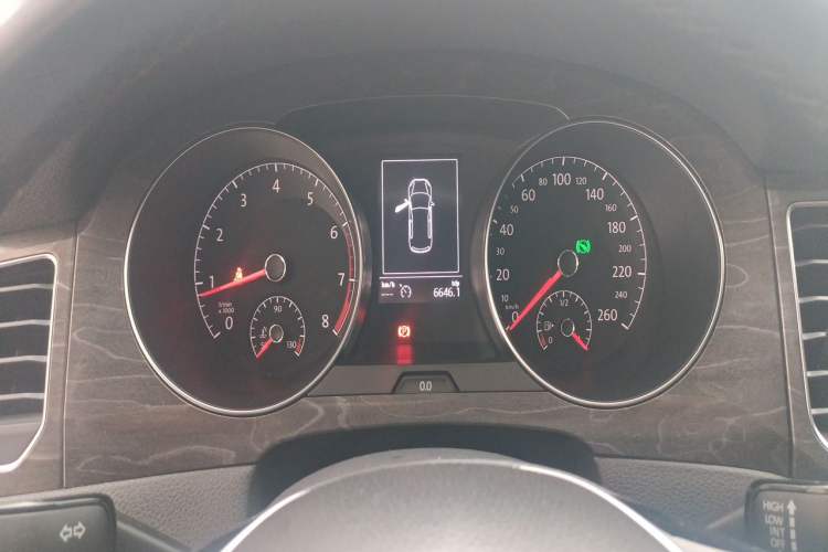 Used Volkswagen Golf Sportsvan 2016 280TSI Automatic Luxury Model Instrument Cluster