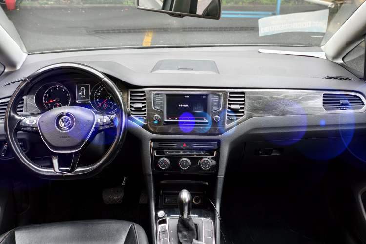 Used Volkswagen Golf Sportsvan 2016 230TSI Automatic Luxury Version Interior 1