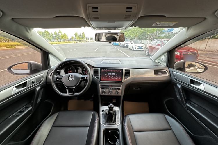Used Volkswagen Golf Sportsvan 2016 1.6L Manual Comfort Model Interior 2