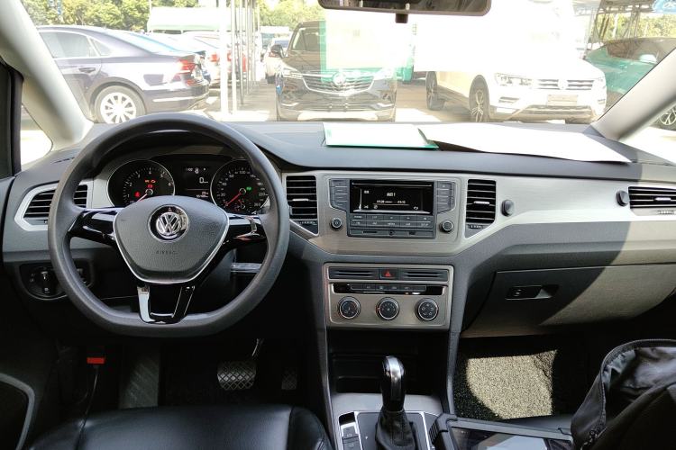 Used Volkswagen Golf Sportsvan 2016 1.6L Automatic Comfort Model Interior 2
