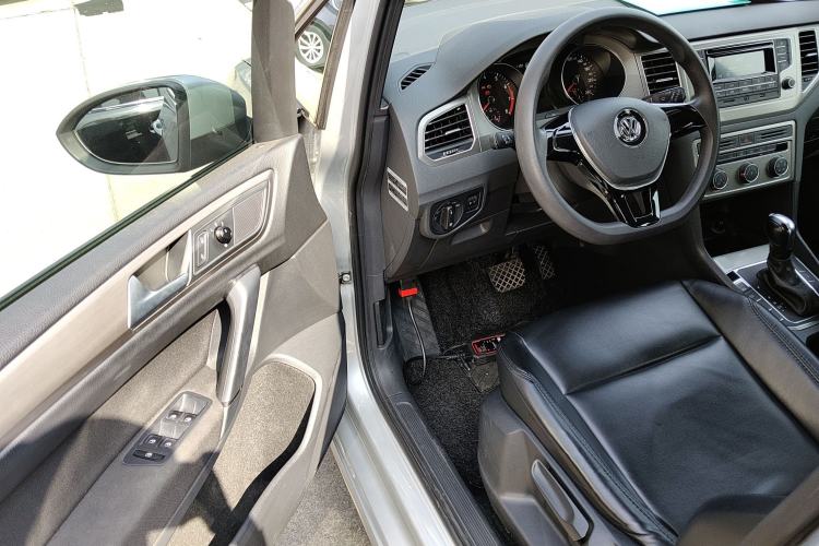 Used Volkswagen Golf Sportsvan 2016 1.6L Automatic Comfort Model Interior 3