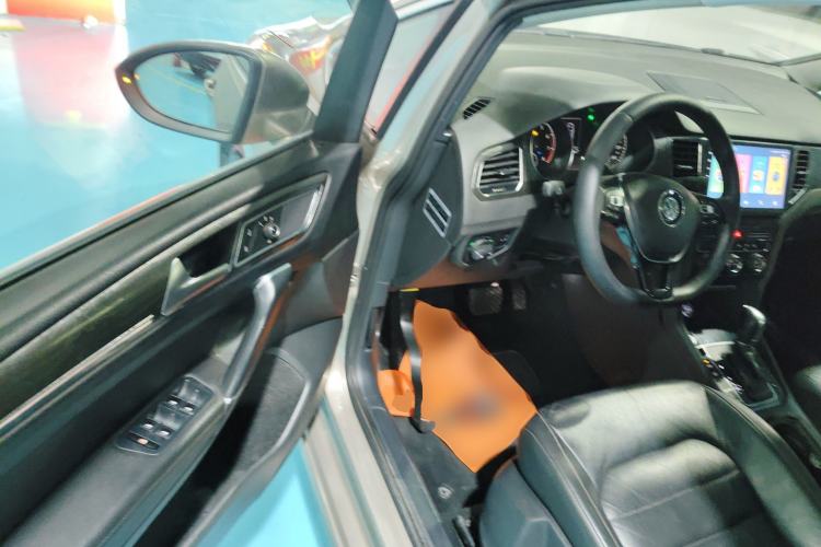 Used Volkswagen Golf Sportsvan 2016 230TSI Automatic Luxury Version Interior 3