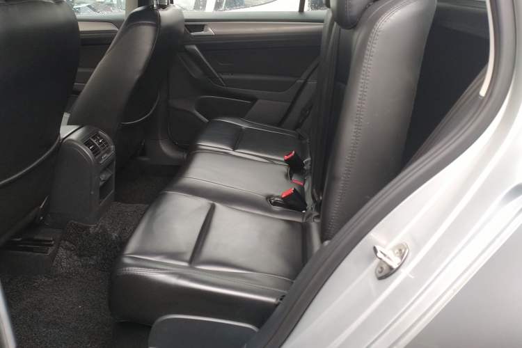 Used Volkswagen Golf Sportsvan 2016 1.6L Automatic Comfort Model Interior 4