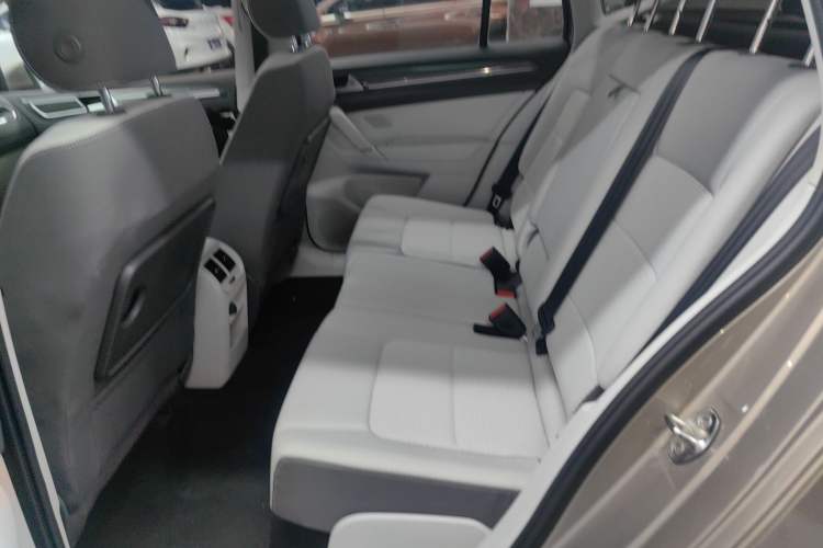 Used Volkswagen Golf Sportsvan 2016 230TSI Automatic Trend Edition Interior 4