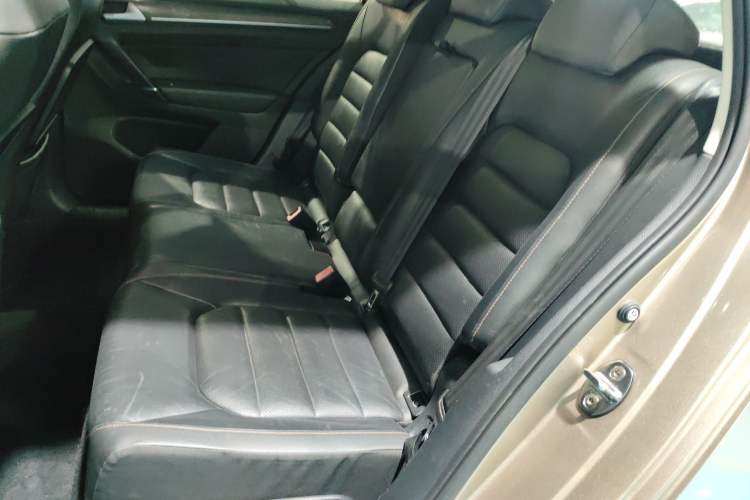 Used Volkswagen Golf Sportsvan 2016 230TSI Automatic Luxury Version Interior 4