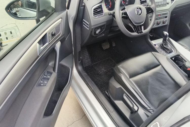 Used Volkswagen Golf Sportsvan 2016 1.6L Automatic Comfort Model Interior 6