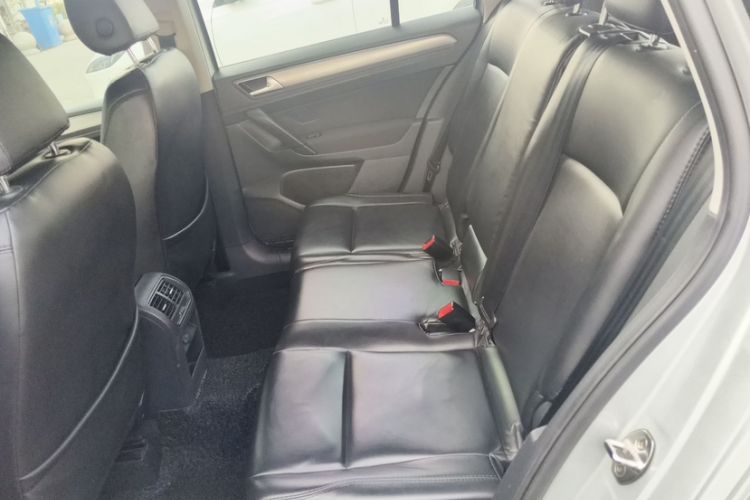 Used Volkswagen Golf Sportsvan 2016 1.6L Automatic Comfort Model Interior 7