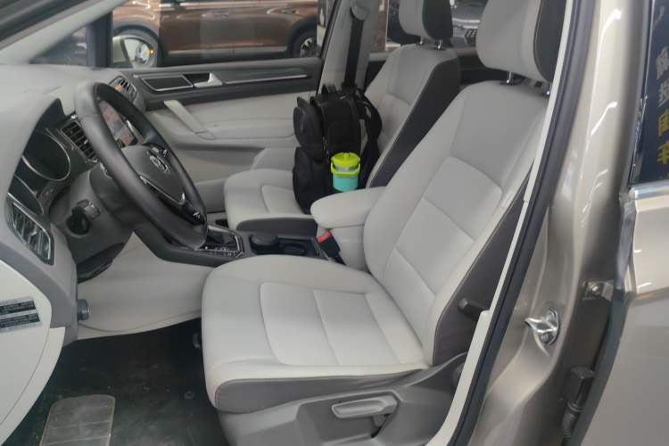 Used Volkswagen Golf Sportsvan 2016 230TSI Automatic Trend Edition Left Front Seat
