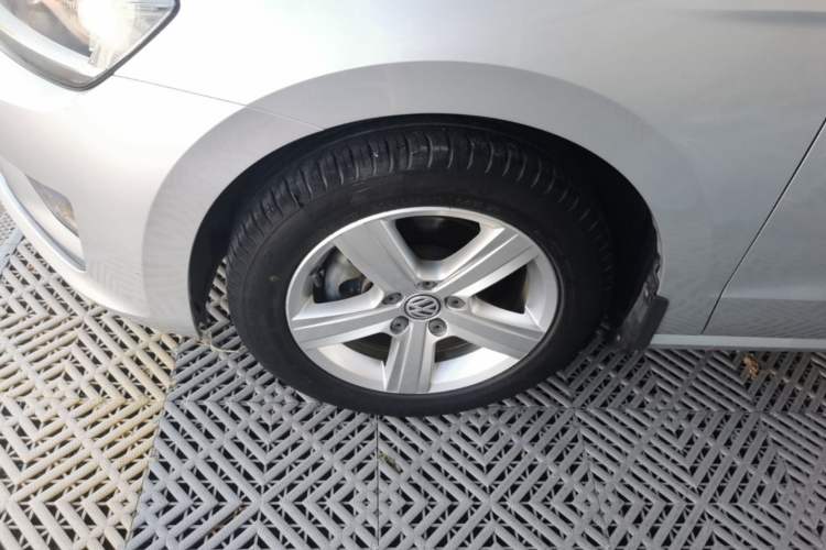 Used Volkswagen Golf Sportsvan 2016 1.6L Manual Comfort Model Left Front Wheel Hub
