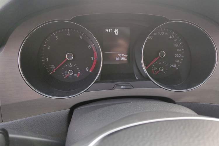 Used Volkswagen Golf Sportsvan 2016 1.6L Automatic Comfort Model Odometer Close Up