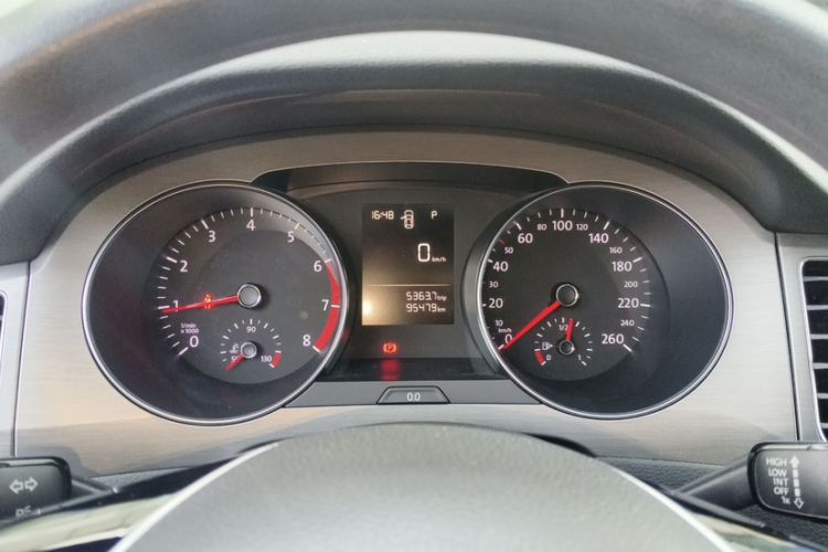 Used Volkswagen Golf Sportsvan 2016 1.6L Automatic Comfort Model Odometer Close Up